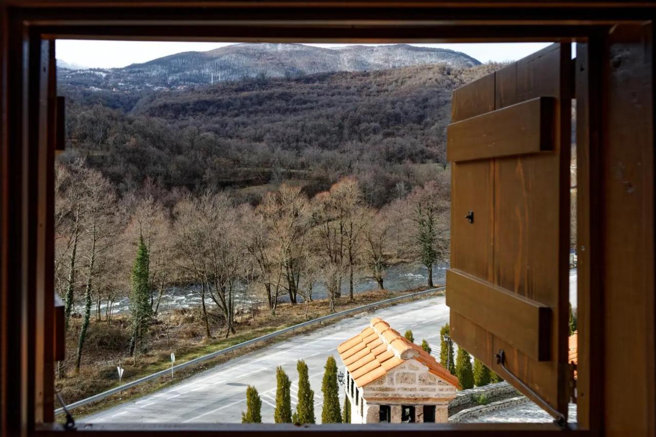 The House Of The Miyaks Hotell Rostusa Exteriör bild